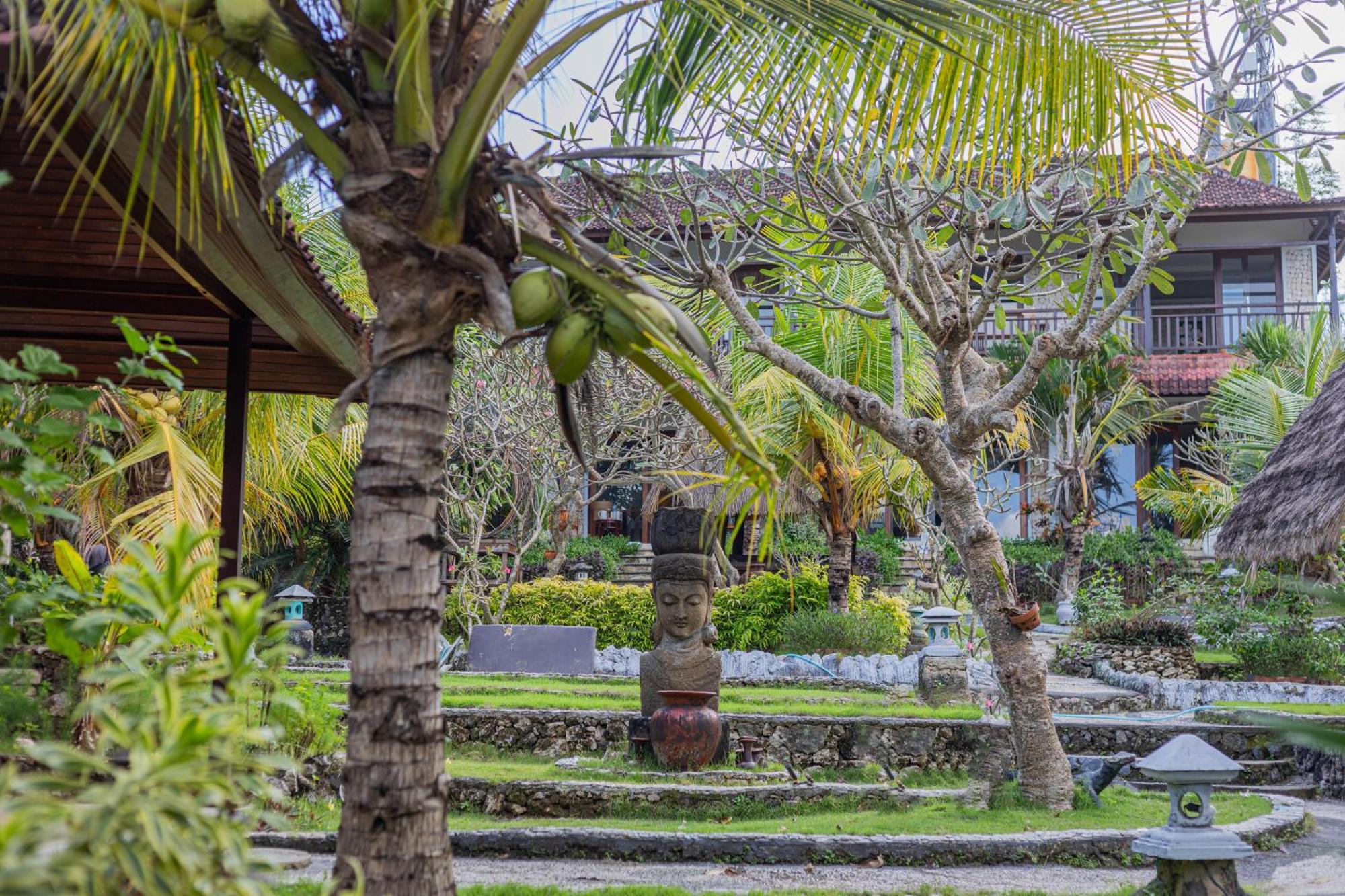 The Tanis Beach Resort Nusa Lembongan Екстериор снимка