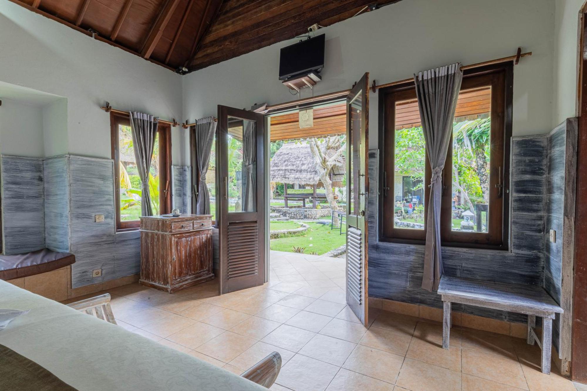 The Tanis Beach Resort Nusa Lembongan Екстериор снимка